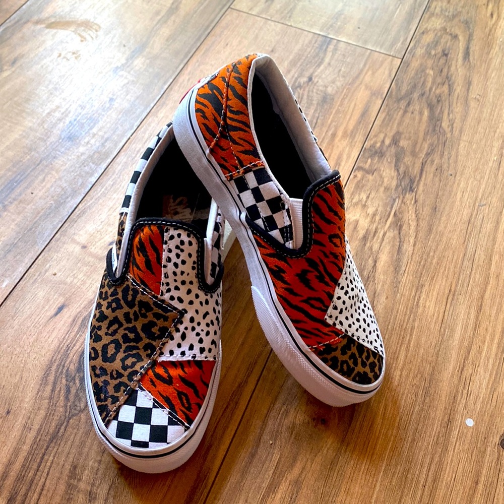 Vans/ Animal print slip on
